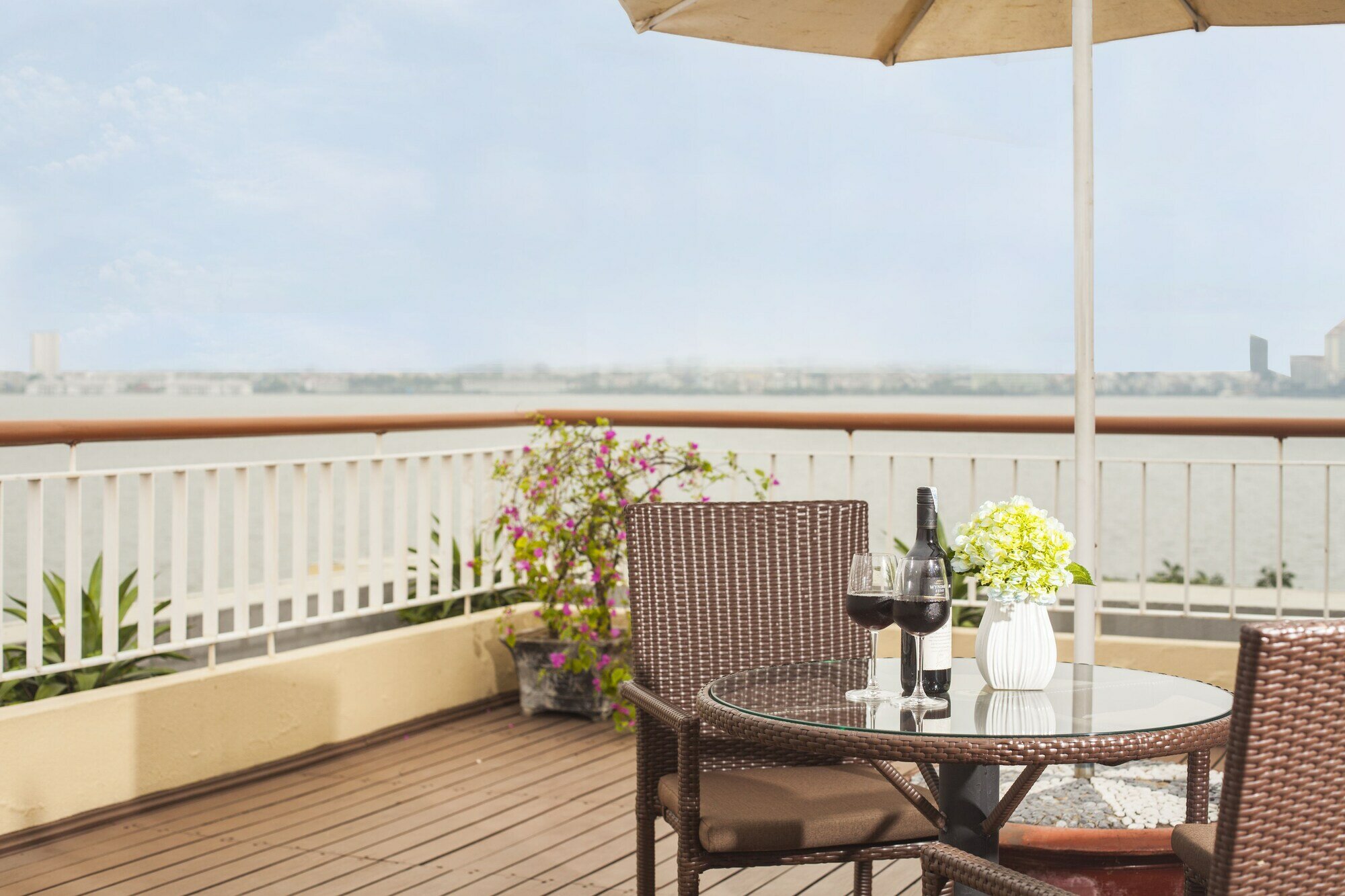 Фото Somerset West Lake Hanoi