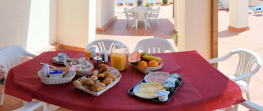 Фото Aparthotel Bertran