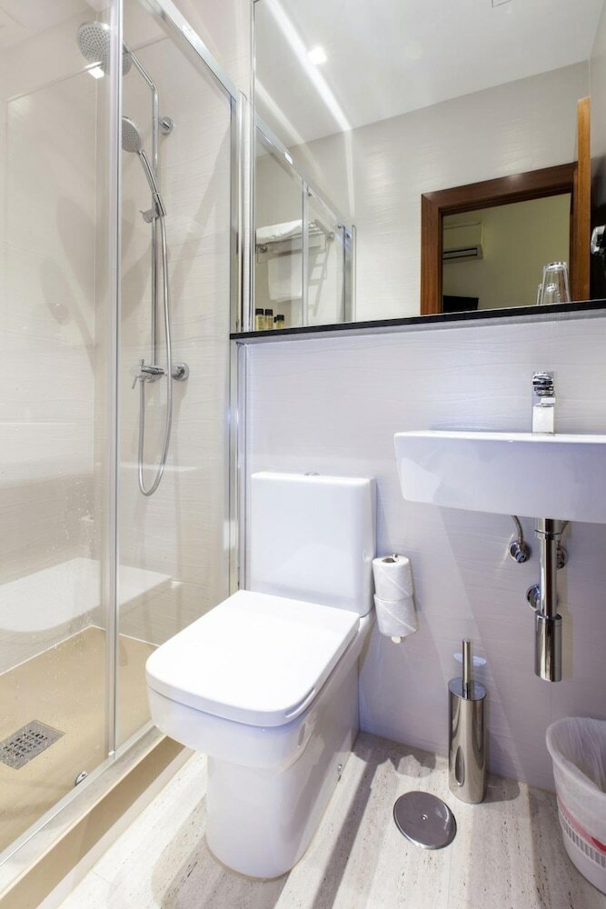 Фото Hostal Castilla i - Atocha