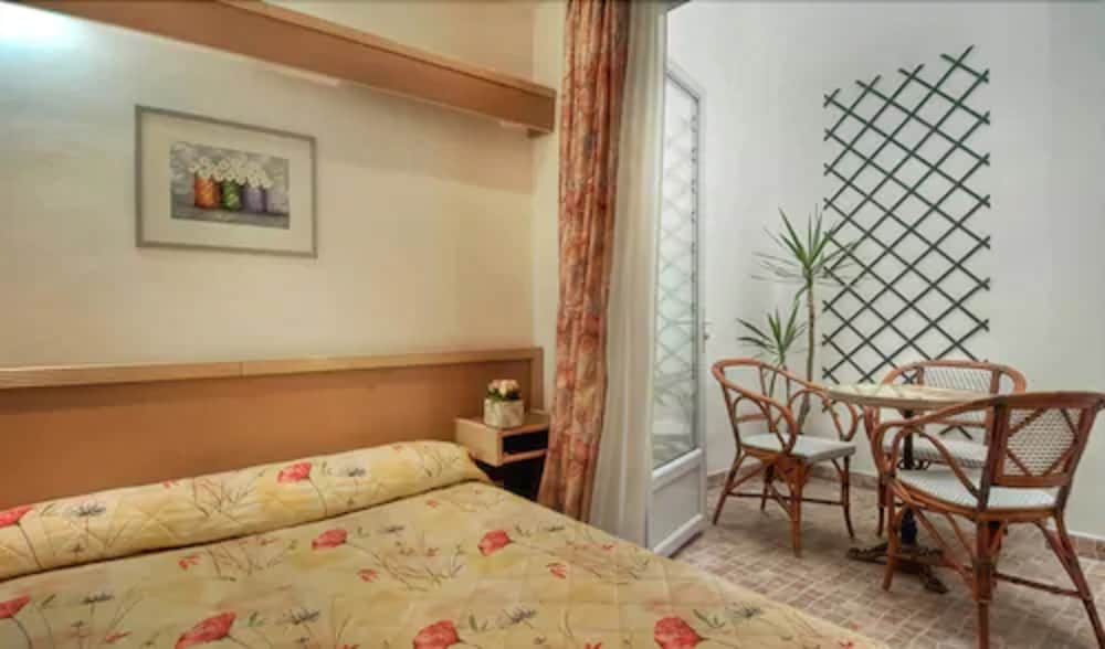 Фото Hotel Edgar Quinet