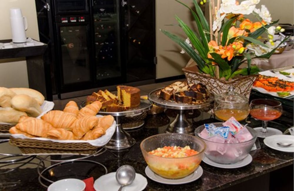 Фото Hotel Adrianópolis All Suites