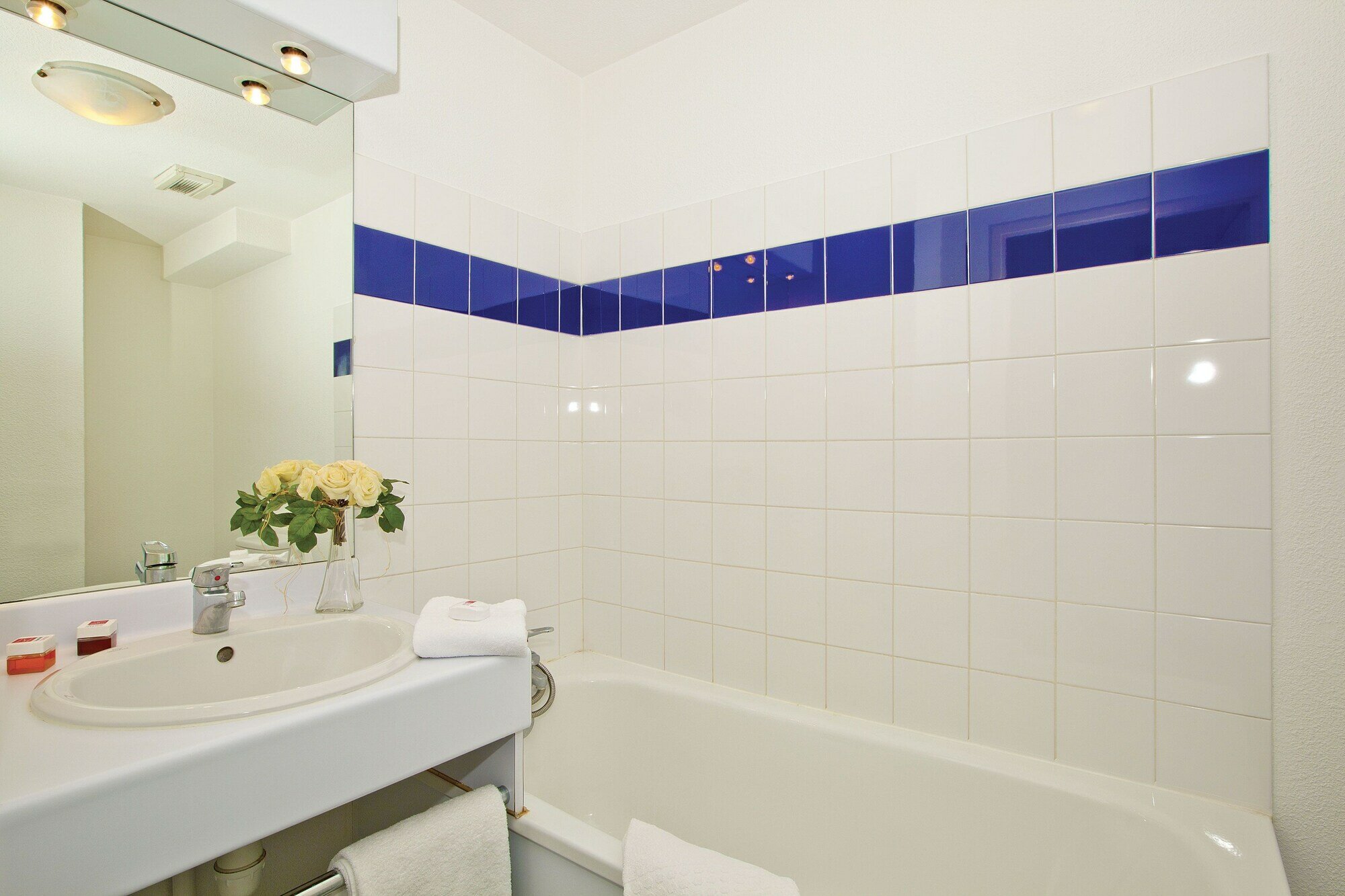 Фото Séjours and Affaires Lyon Saint Nicolas