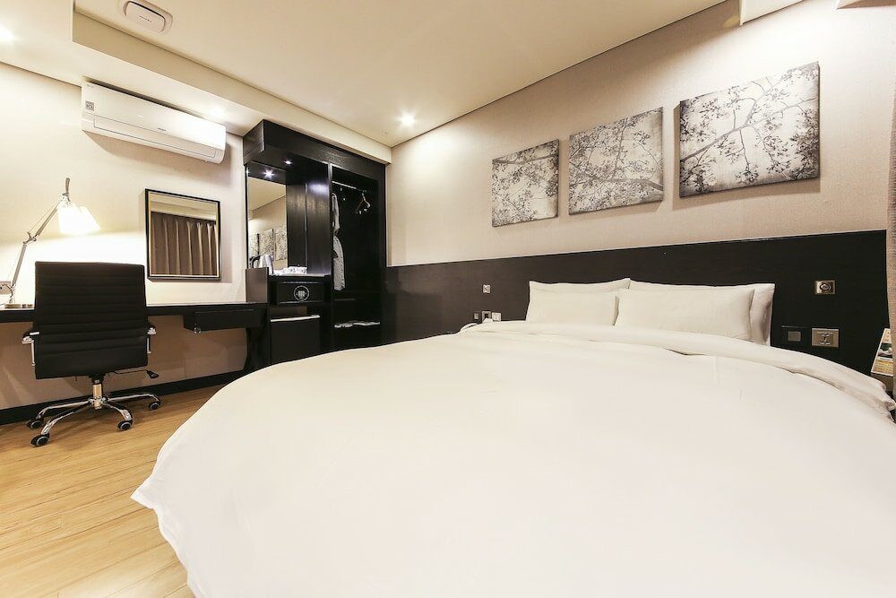 Фото Hotel Kobos