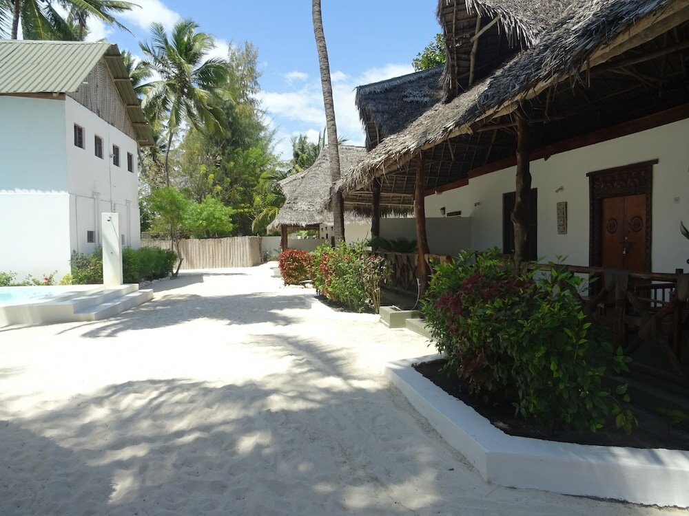 Фото Makuti Beach Bungalows