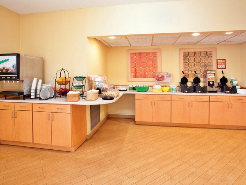 Фото La Quinta Inn & Suites by Wyndham Charleston Riverview