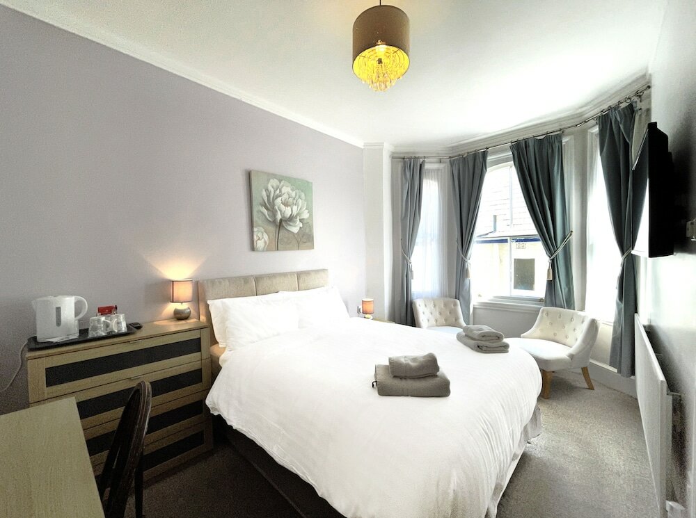 Фото Dukes Folly Hotel