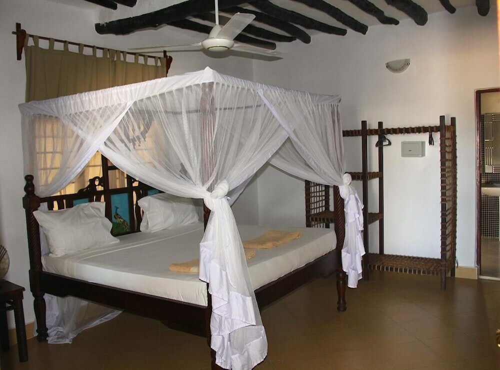 Фото Makuti Beach Bungalows