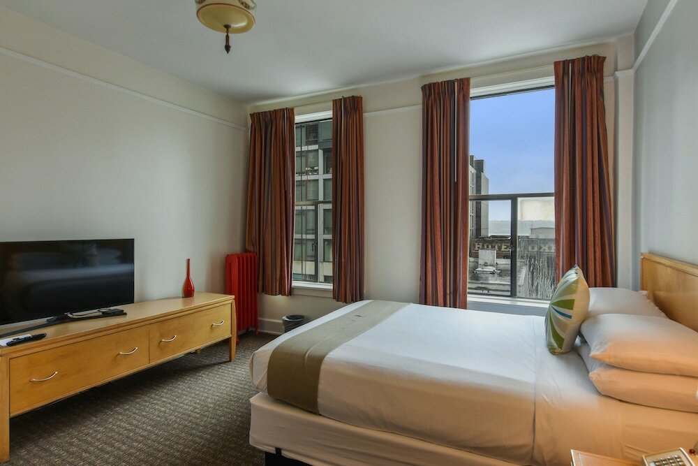 Фото The Moore Hotel