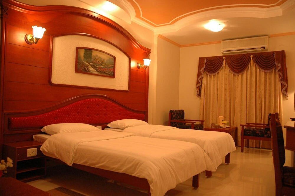 Фото Hotel Gnanam