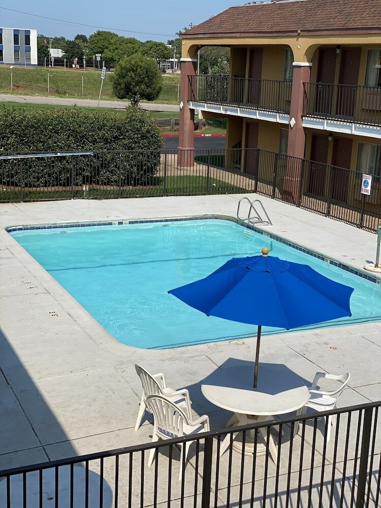 Фото Super 8 by Wyndham Midwest City Ok