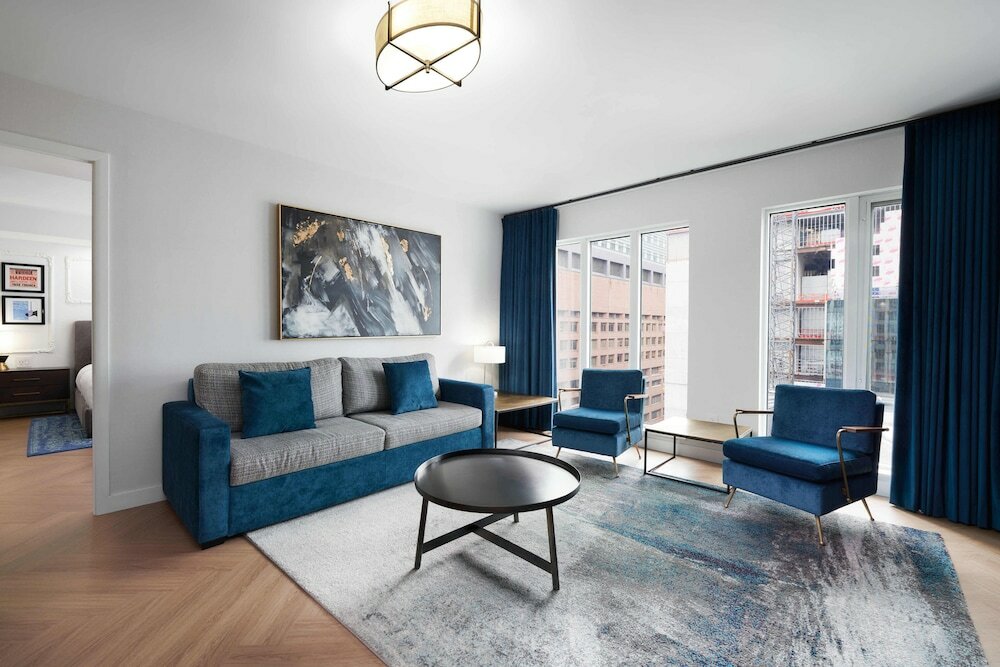 Фото Pantages Hotel Downtown Toronto