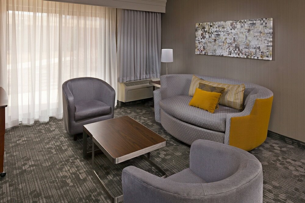 Фото Courtyard by Marriott Harrisburg Hershey