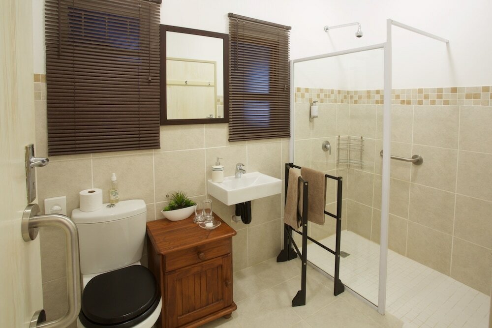 Фото Sea Whisper Guest House & Self Catering