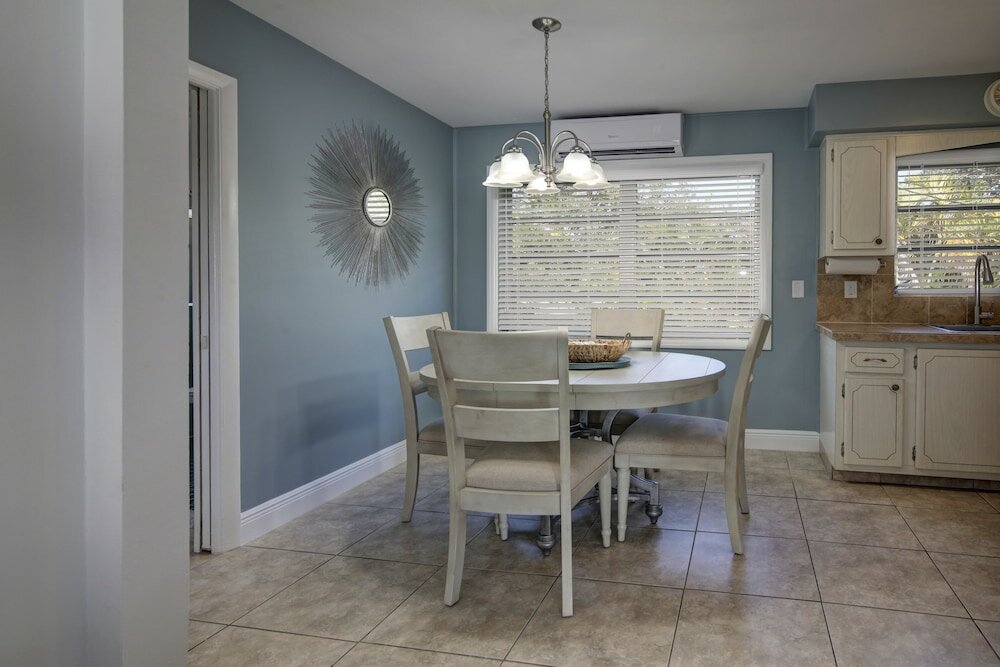 Фото May-Dee Suites