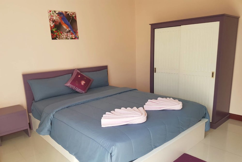 Фото V-House Hotel