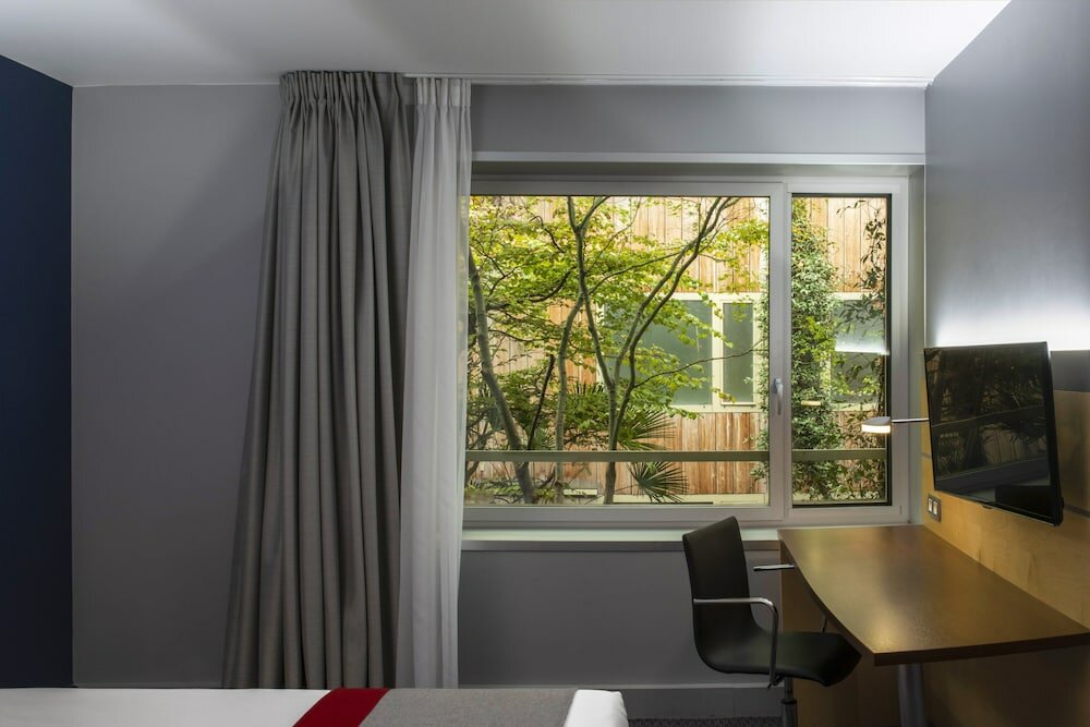 Фото Holiday Inn Express Paris - Canal de la Villette