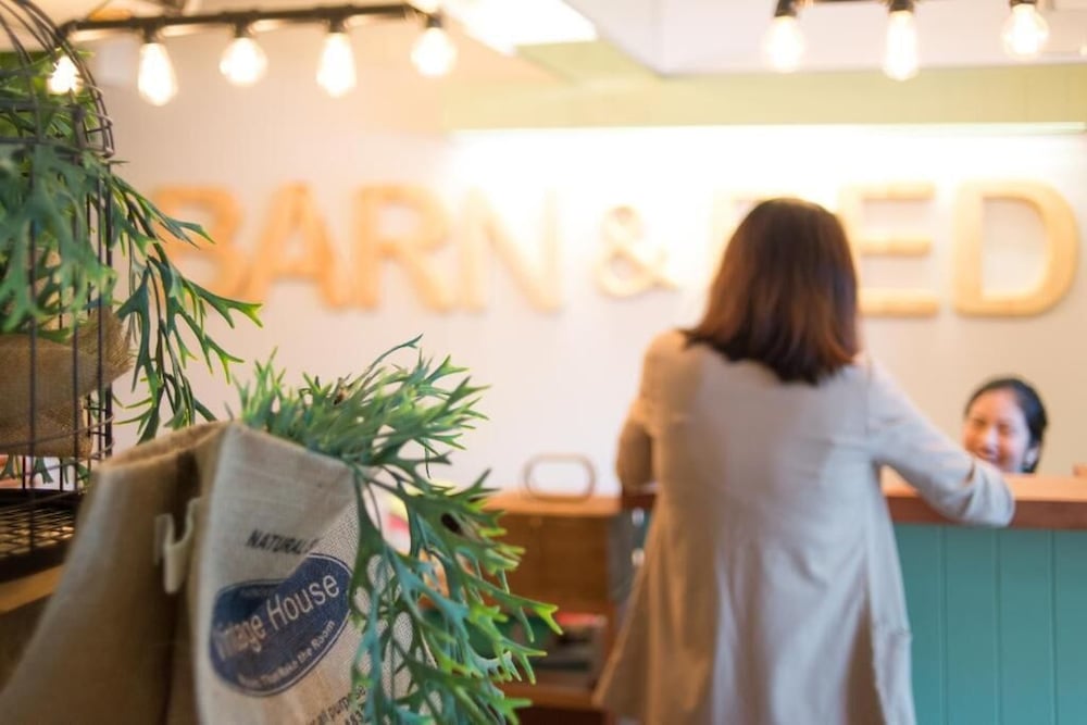 Фото Barn and Bed Hostel