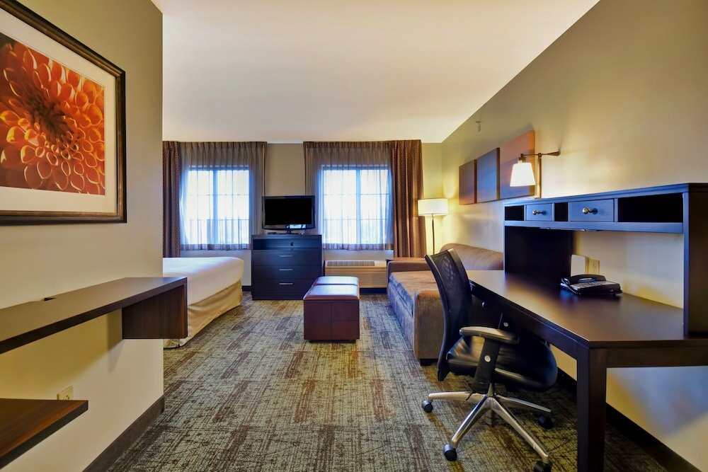 Фото Staybridge Suites Madison East, an Ihg Hotel