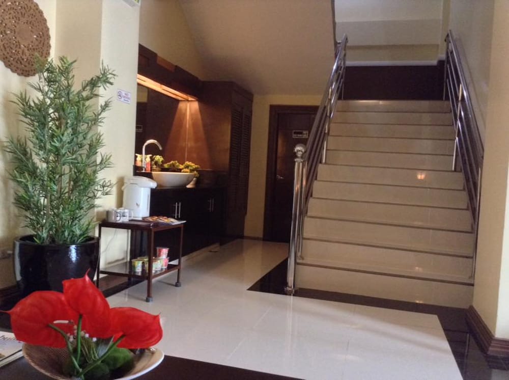 Фото East Square Inn