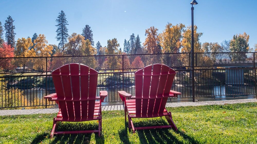 Фото The Lodge at Riverside