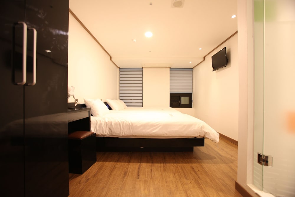 Фото Myeongdong Mom House