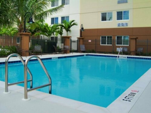 Гостиница Candlewood Suites Fort Myers Sanibel Gateway, an Ihg Hotel в Форте Майерсе