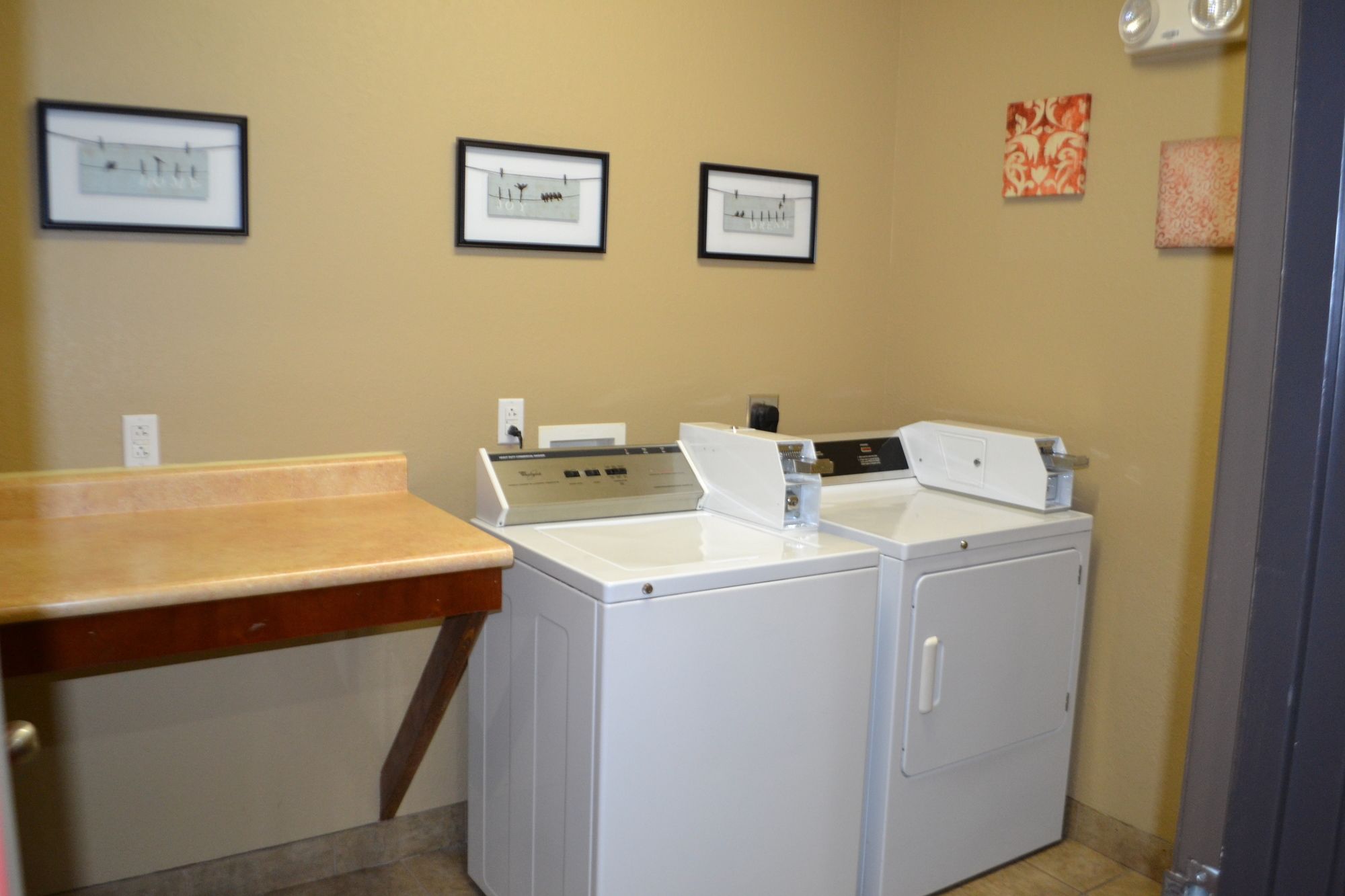 Фото Best Western Sherwood Inn & Suites