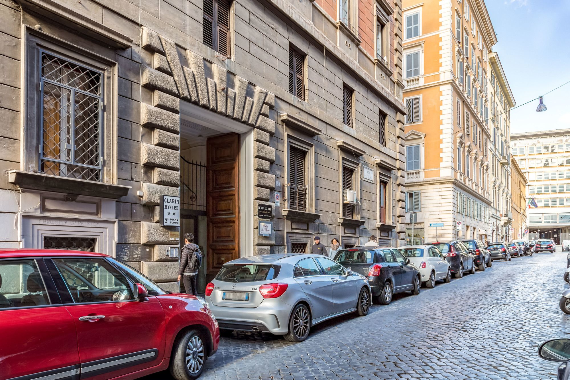 Фото отеля 1