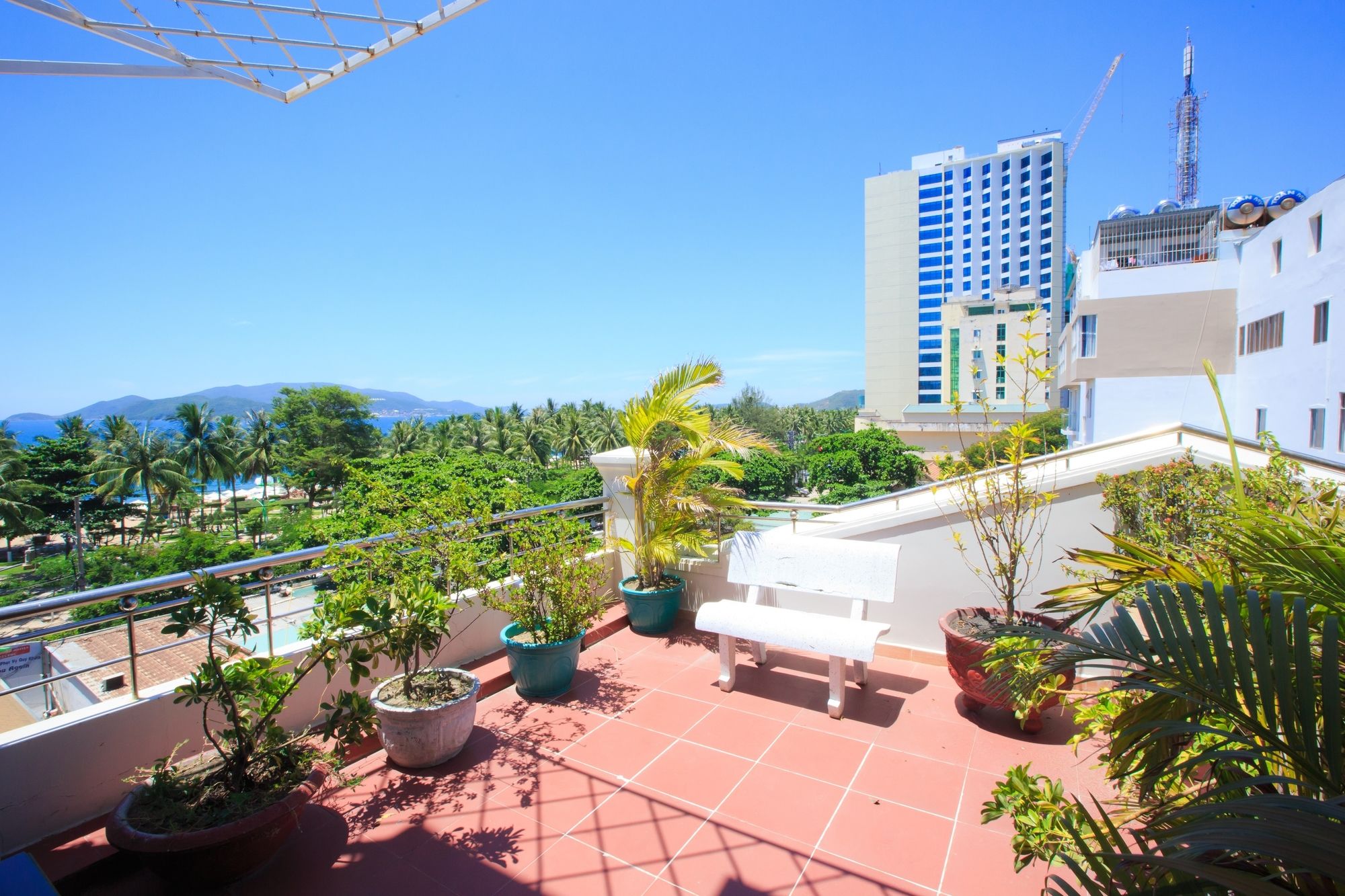 Фото отеля 2