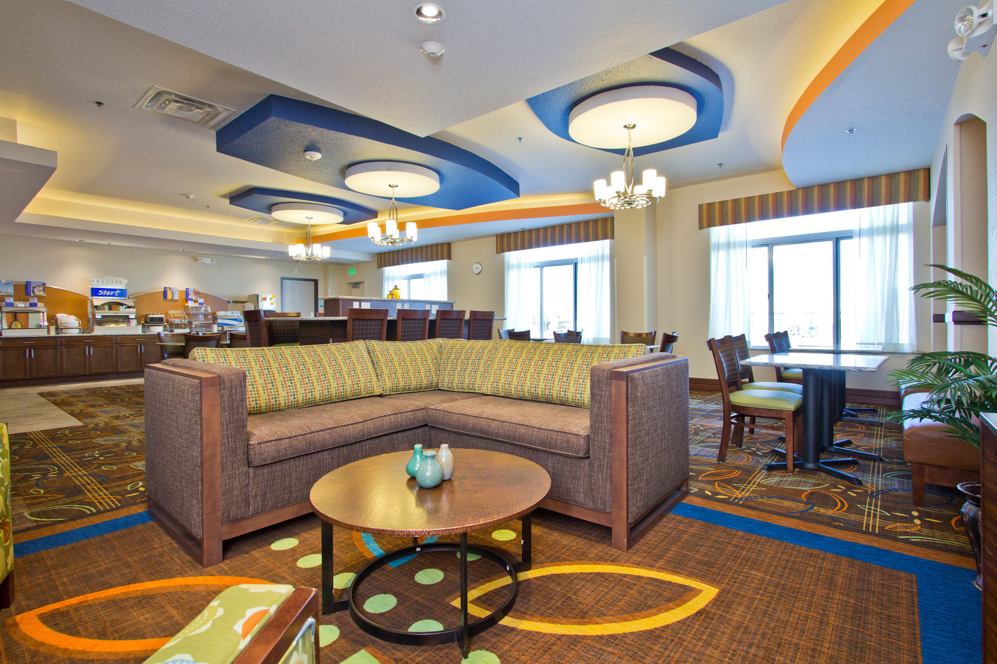 Фото Holiday Inn Express Hotel & Suites Denver East-Peoria Street, an Ihg Hotel