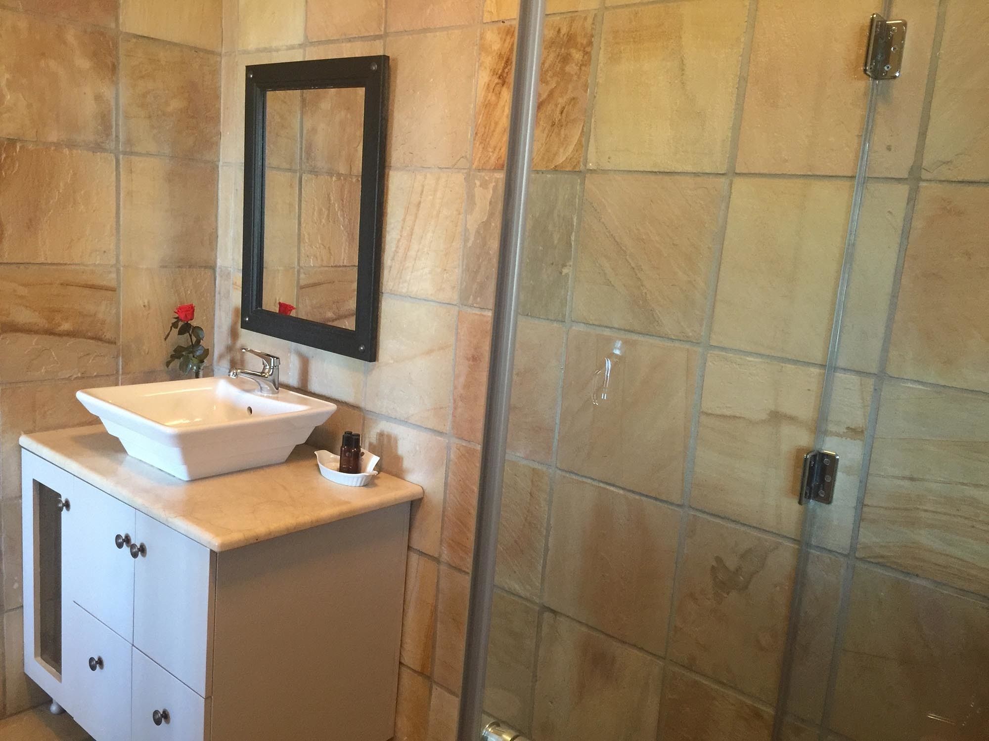 Фото Sea Whisper Guest House & Self Catering