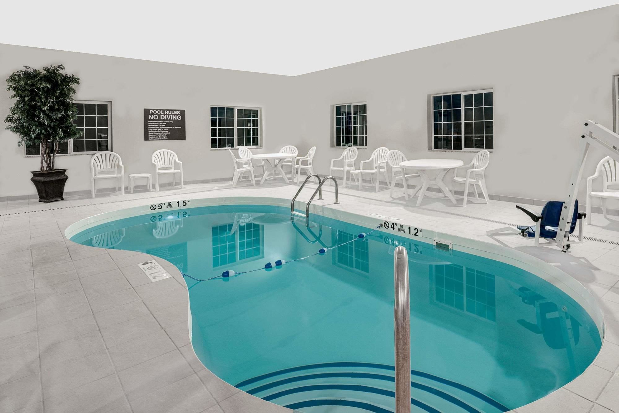 Фото Microtel Inn & Suites by Wyndham Williston