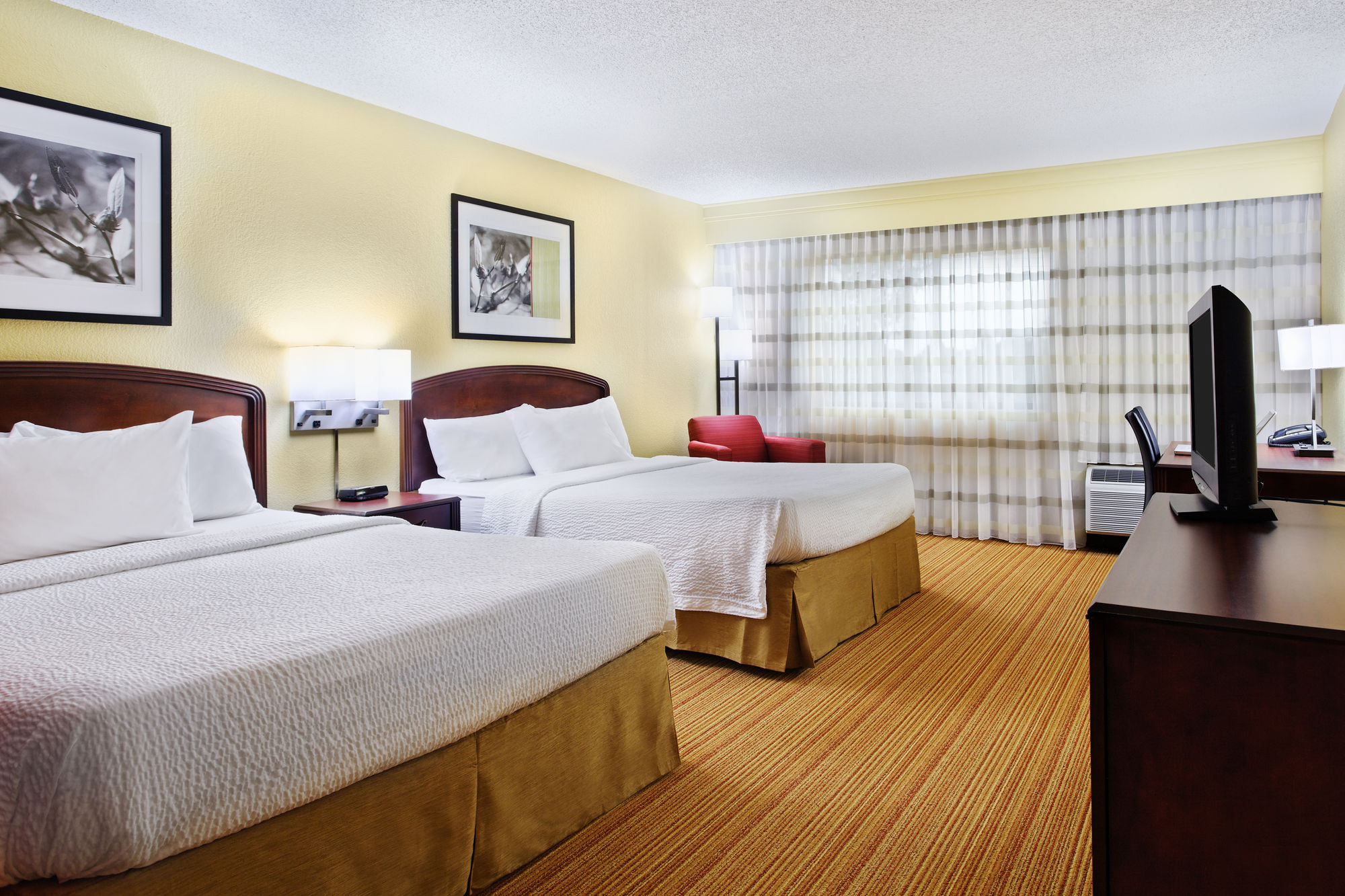 Фото Courtyard by Marriott Tallahassee North/I-10 Capital Circle