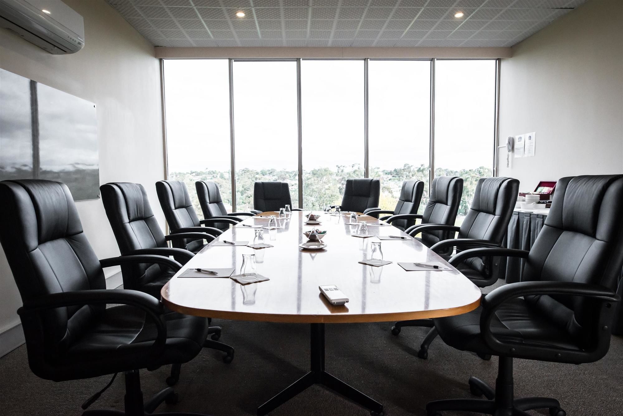 Фото Best Western Airport Motel And Convention Centre