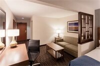 Фото Holiday Inn Express Hotel & Suites Carpinteria, an Ihg Hotel