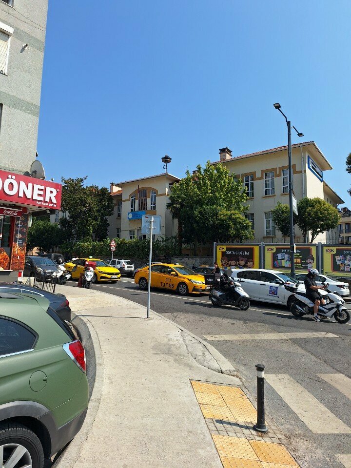مدرسة Ozdemiroglu Imam Hatip Secondary School ، اسطنبول، صورة