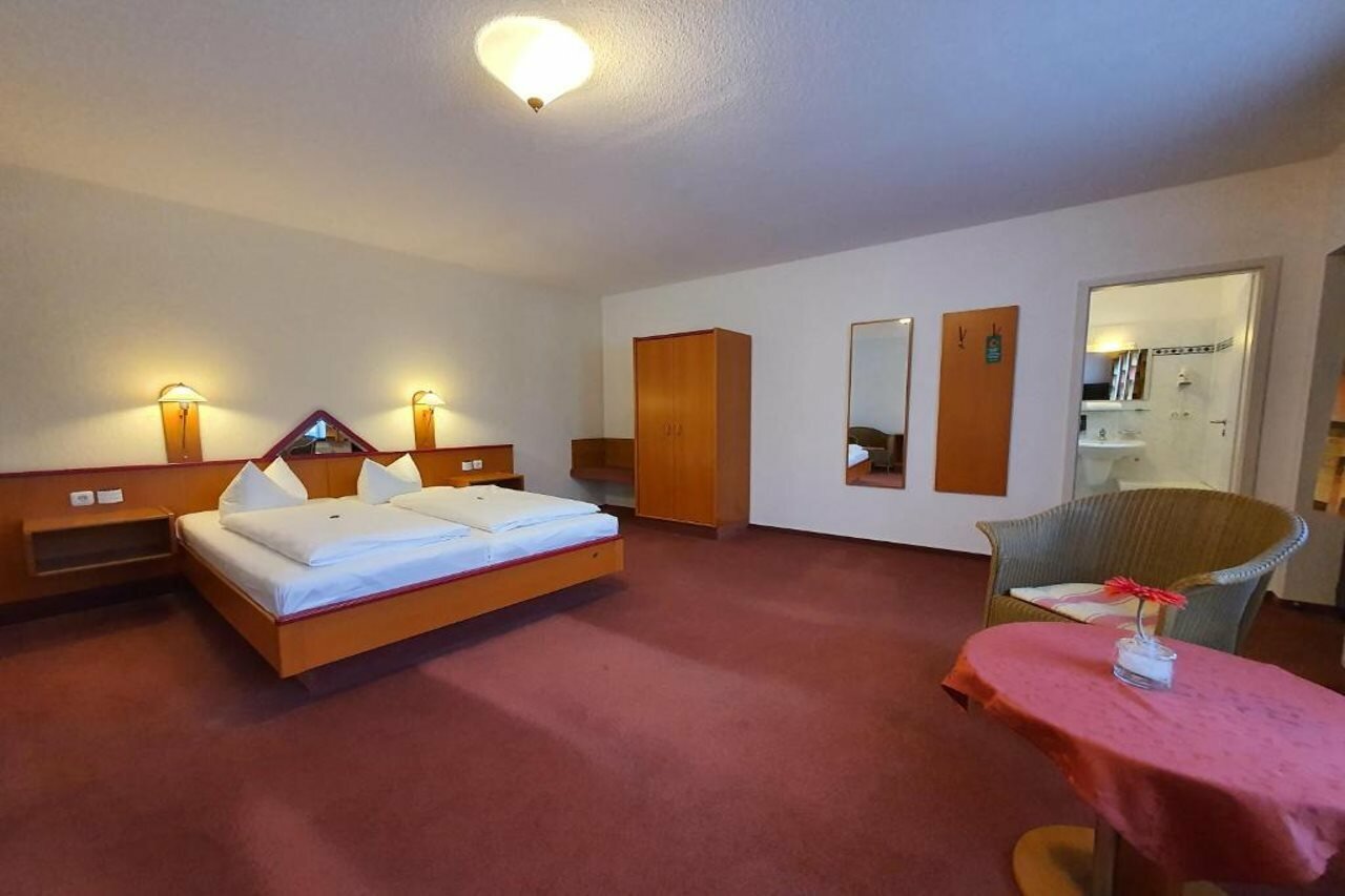 Фото Hotel Zur Goldenen Sonne