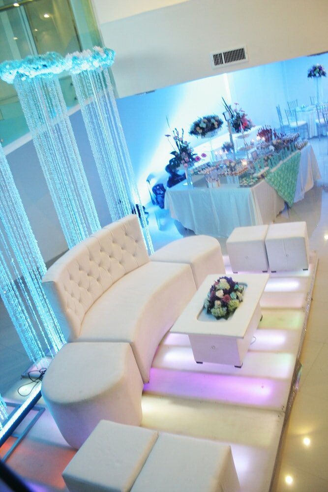 Фото Hotel El Camino Inn & Suites