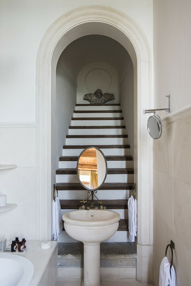 Фото La Posta Vecchia Hotel