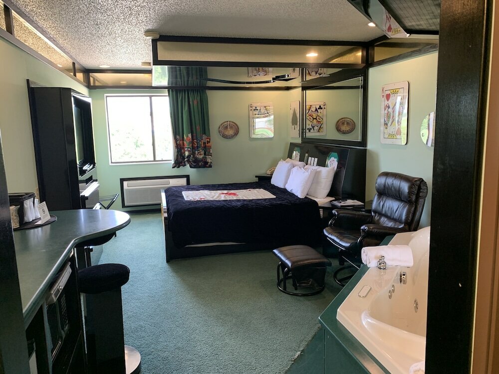 Фото Designer Inn & Suites