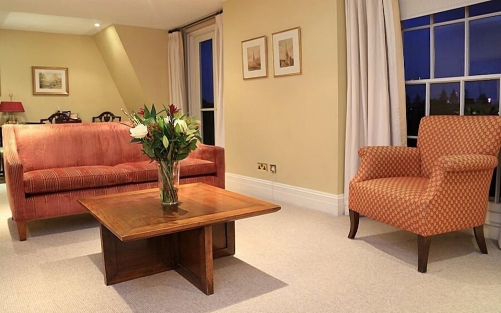 Фото Cranley Hotel London