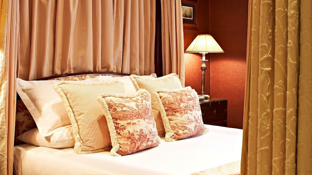 Фото Rowton Hall Hotel and SPA