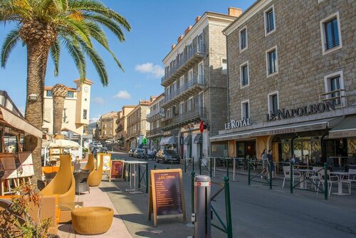 Гостиница Hôtel Roc e Mare в Сартене