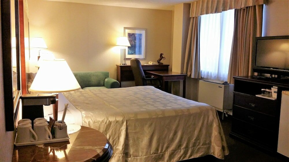 Фото Travelodge by Wyndham Vancouver Airport