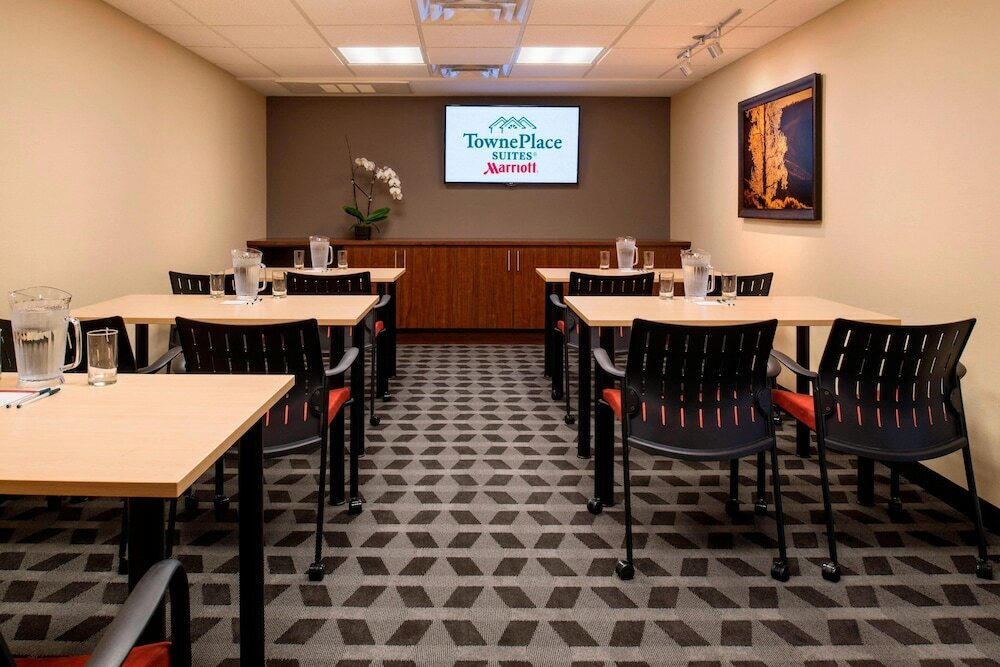 Фото TownePlace Suites by Marriott Red Deer