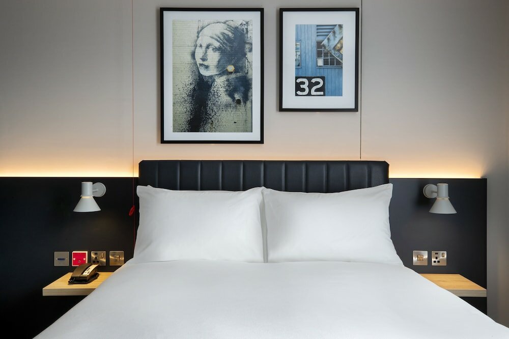 Фото Leonardo Hotel Bristol City