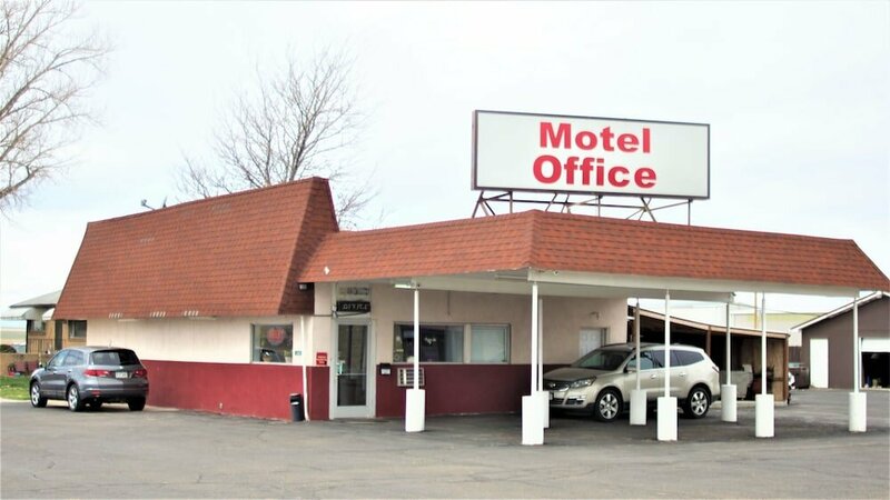 Гостиница Country Manor Motel Watkins