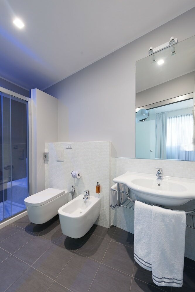 Фото Hotel Executive Inn