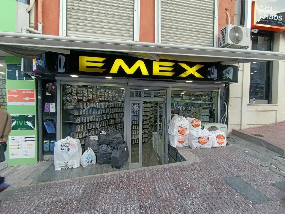 Items for mobile phones Emex, Istanbul, photo