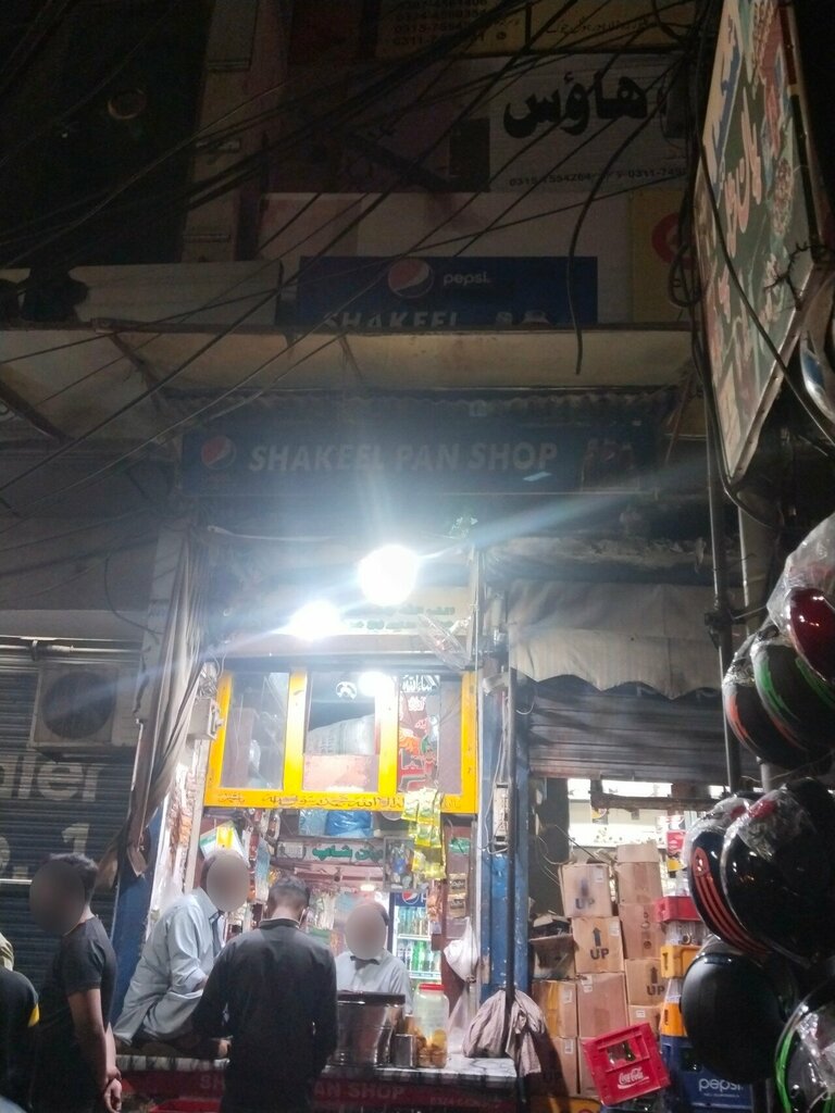 Tableware shop Shakeel pan shop, Lahore, photo